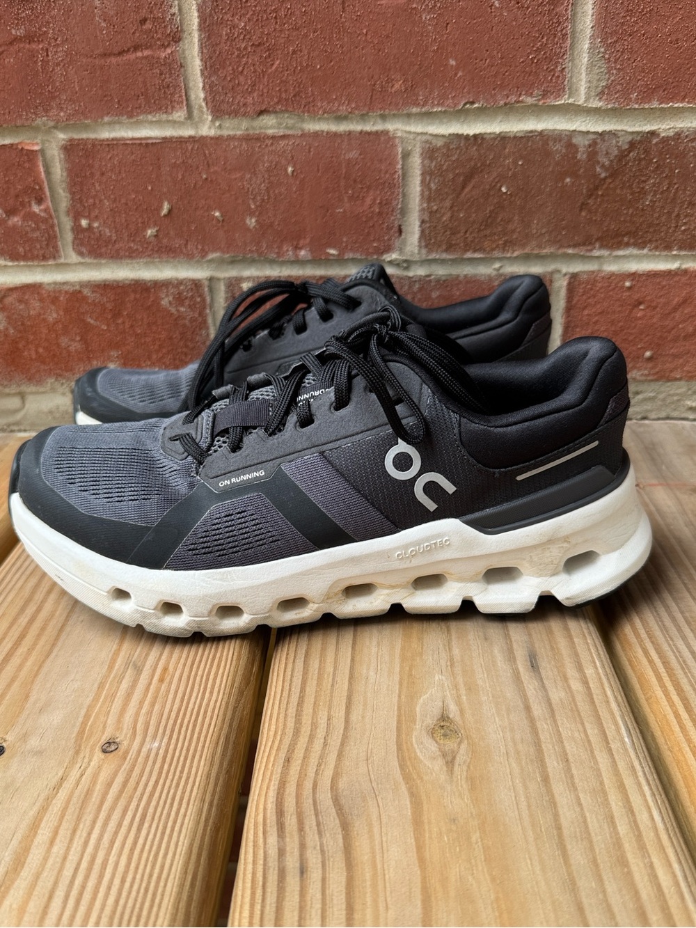 On Cloud womens 7.5 black Helion Cloudtec lightweight running shoes EUC